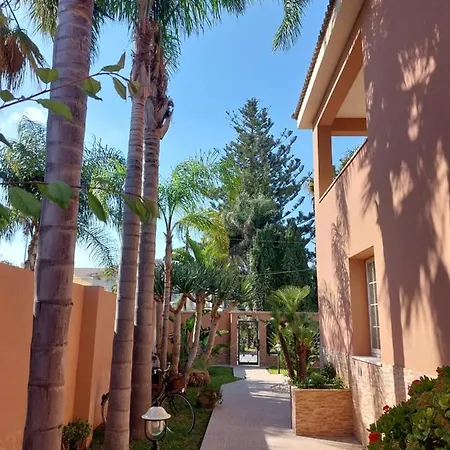 Casa Con Giardino Giacalone *