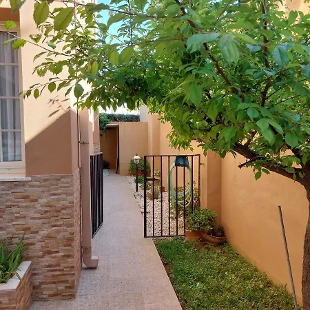 Casa Con Giardino Giacalone * 마자라데발로