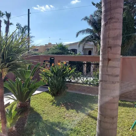 Casa Con Giardino Giacalone アパートホテル